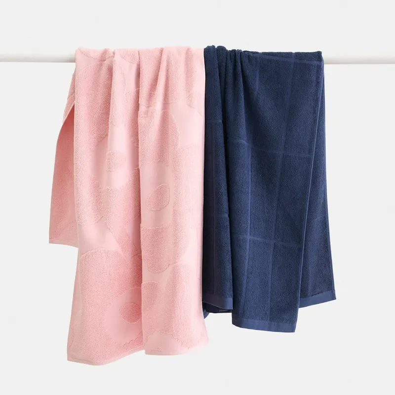 Rosa Marimekko Unikko-badehåndkle med blomstermønster
